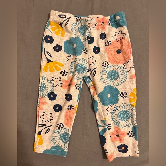 7 piece Lot of baby girl clothes onesies & leggings 3-6 months. Pre loved EUC - Picture 4 of 9